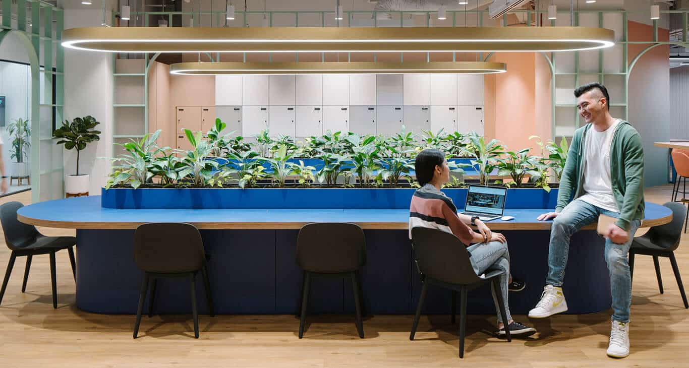 SG 06 CrossStreet carousel 4