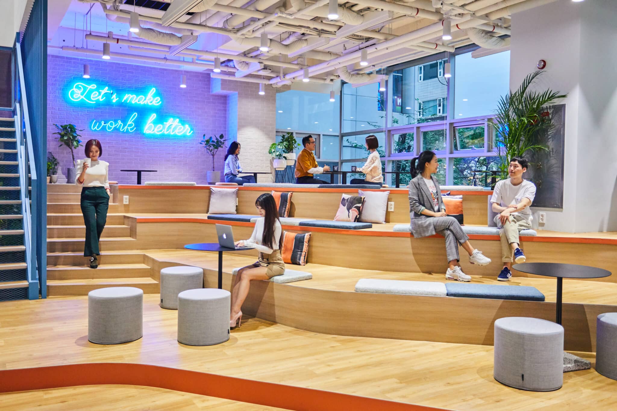 191010 017 149 Tiered Seating Event Space scaled