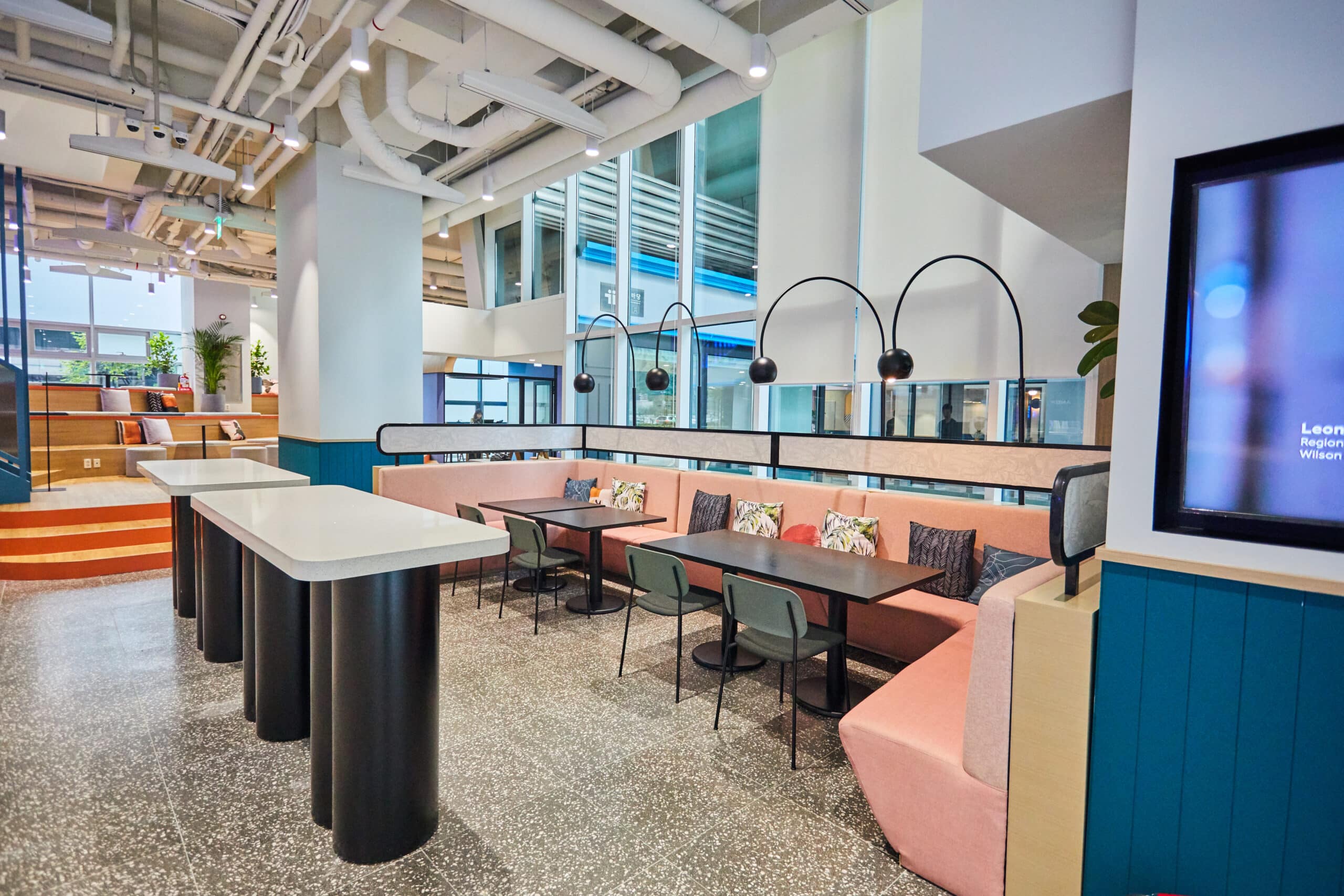 191010 001 018 Cafe Area scaled