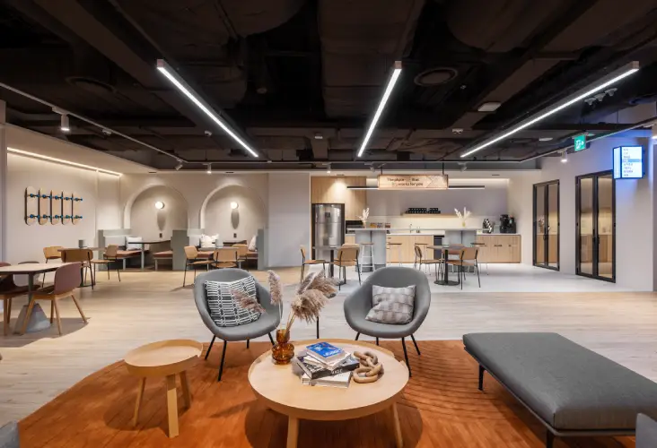 0. A NSQ Lounge 02