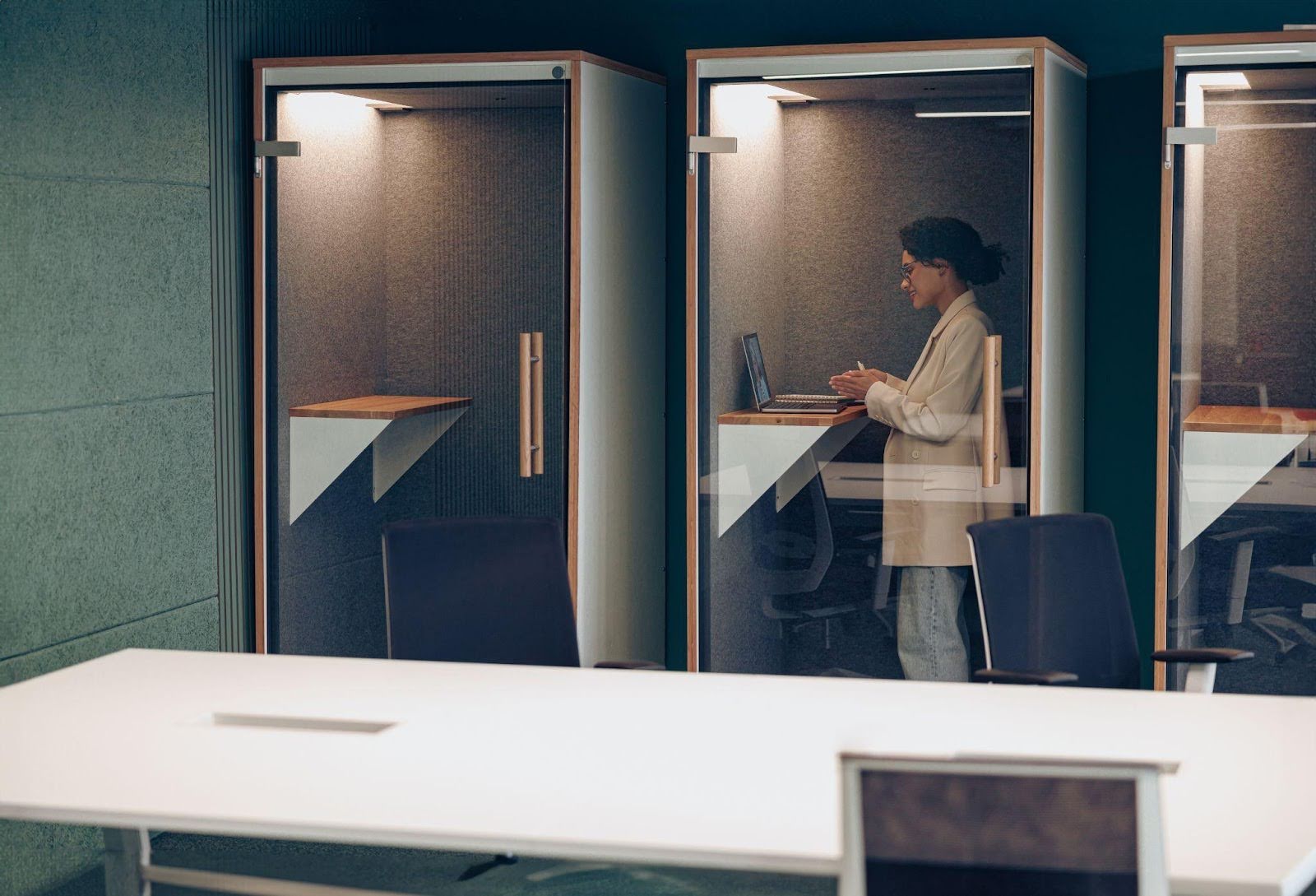 work study pods vs hot desks which helps you stay more focused in singapore1