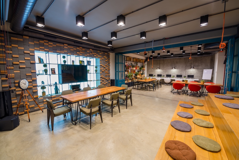 Coworking Space Gurgaon Guide: The Strategic Blueprint for DLF Cyber City